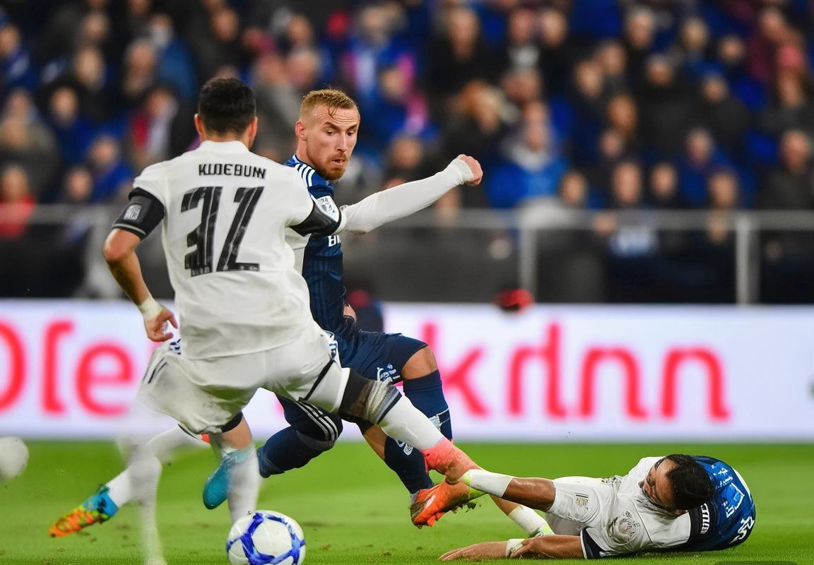 皇马绝杀阿拉维斯：莫德里奇点球制胜，巴尔韦德凌空抽射扳平